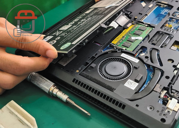 Thay pin laptop
